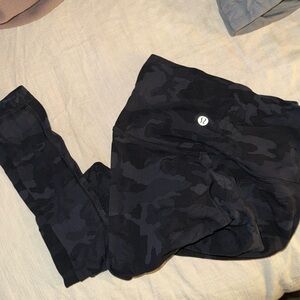 LULULEMON- 0. Dark camo align high waisted